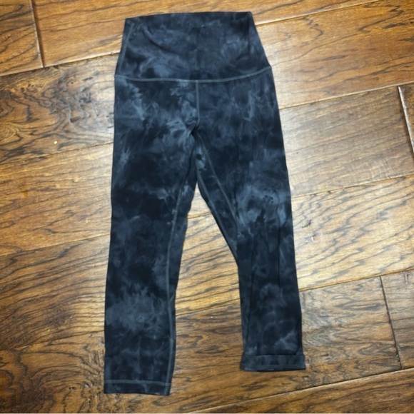 Lululemon align high rise crop - Picture 1 of 5